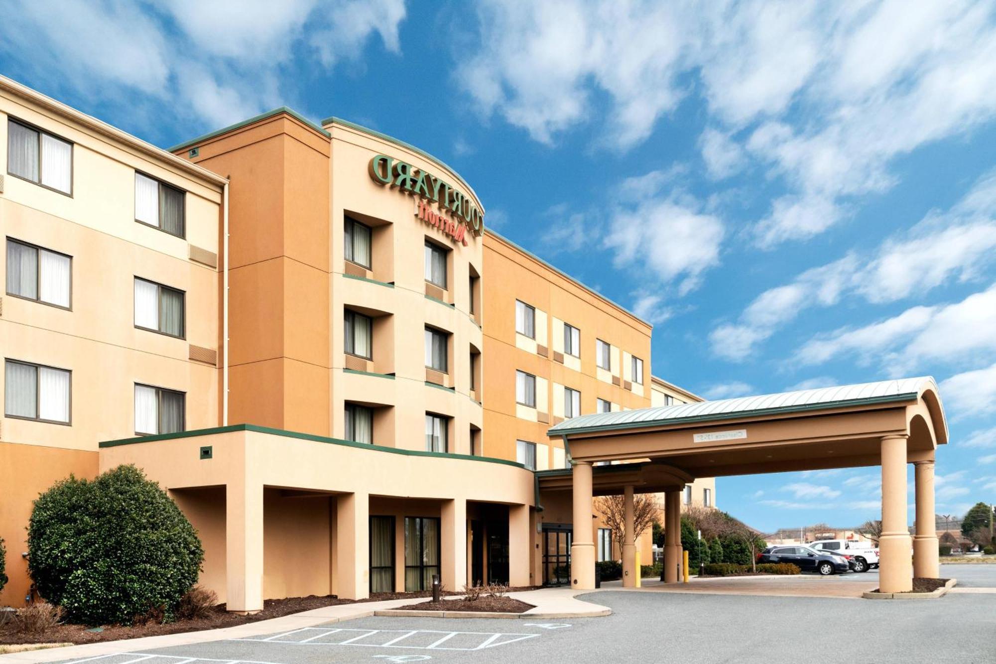 Courtyard By Marriott 3*