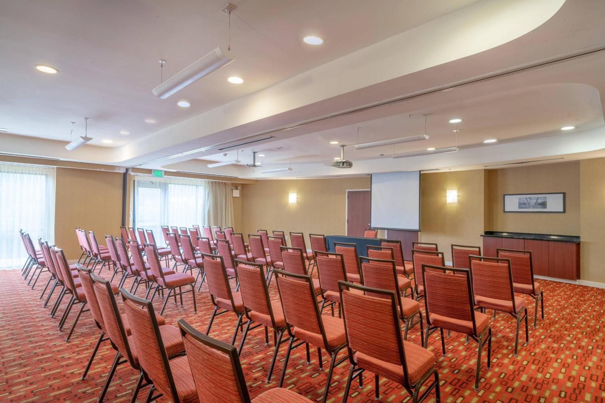 Courtyard By Marriott 3*