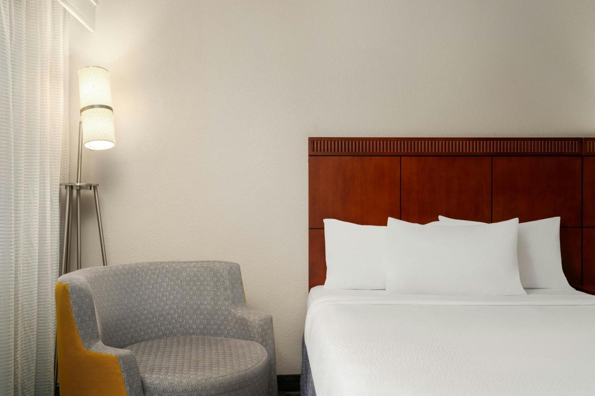 Courtyard By Marriott Hotel Salisbury