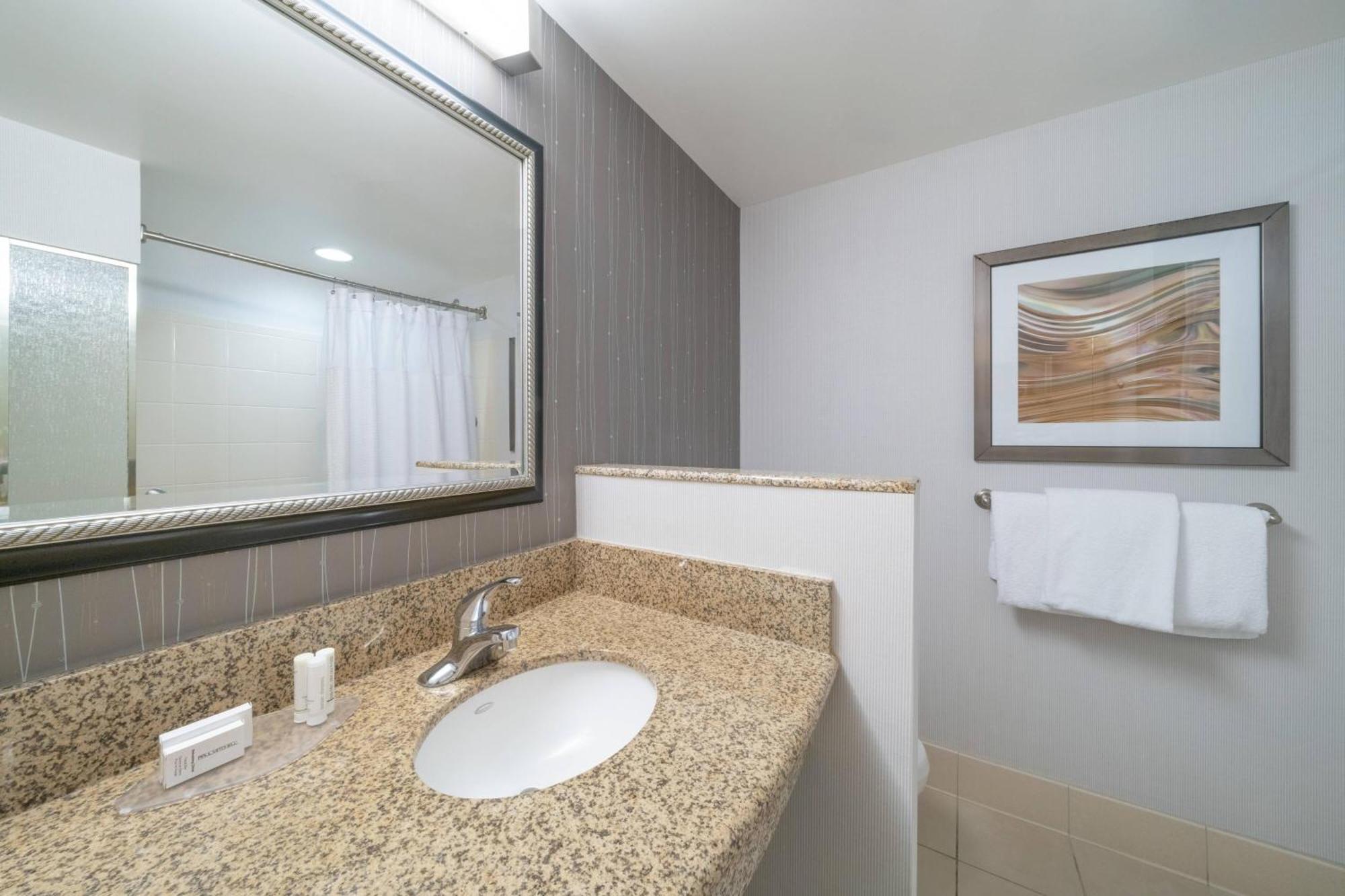 Courtyard By Marriott Hotel