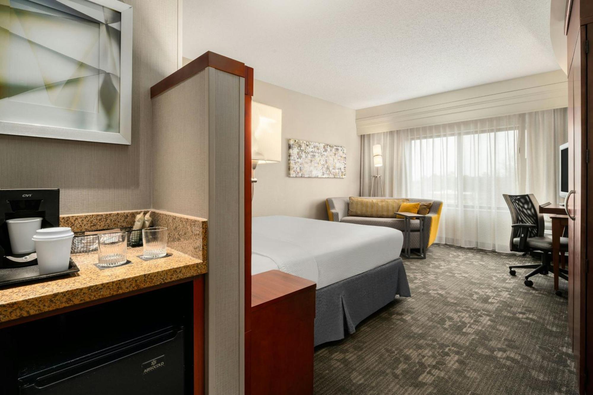 Courtyard By Marriott Hotel 3*