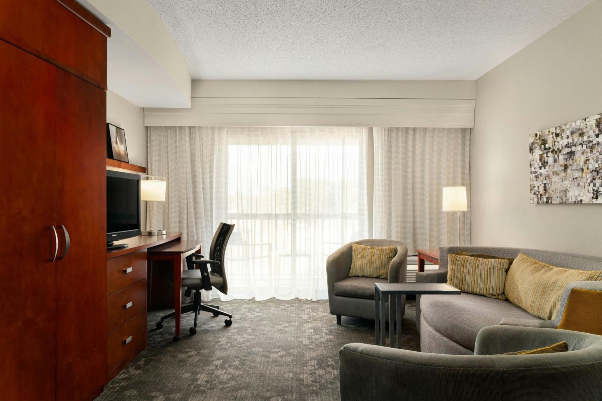 Hotel Courtyard By Marriott 3*