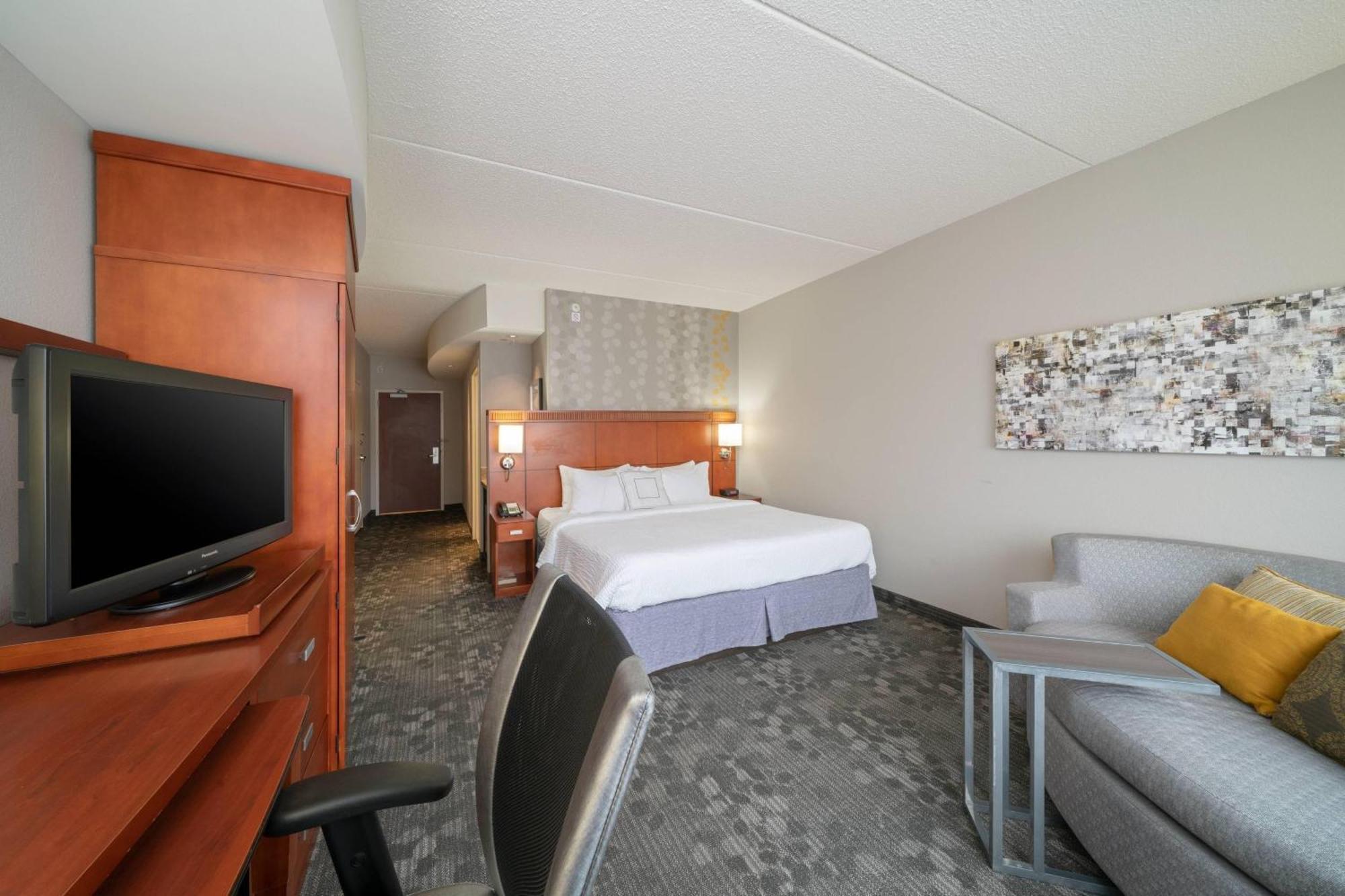 Courtyard By Marriott Hotel