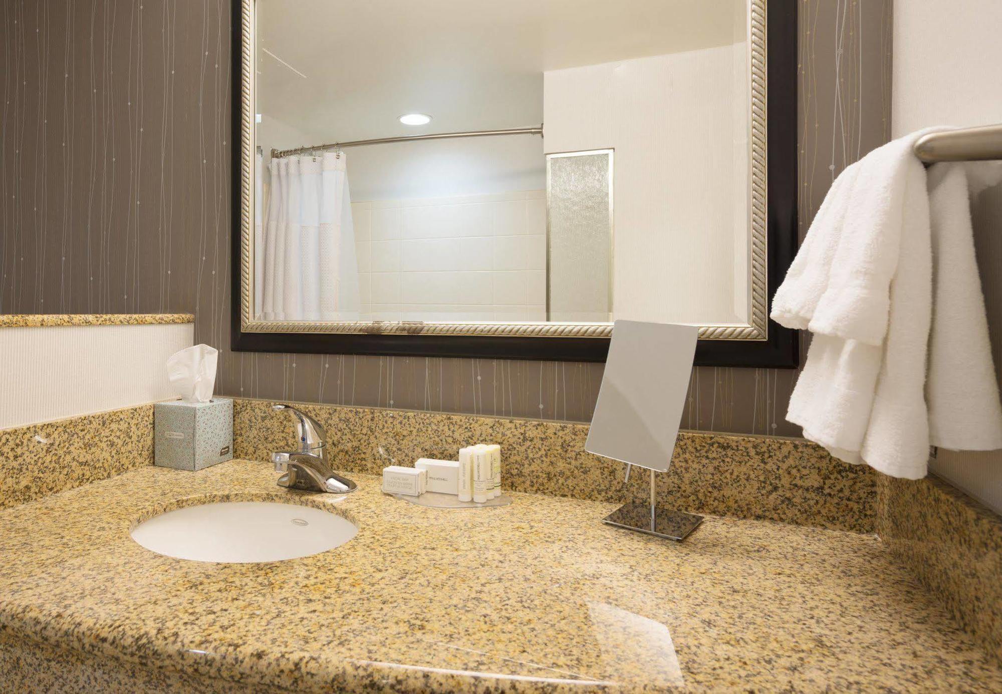Hotel Courtyard By Marriott Salisbury