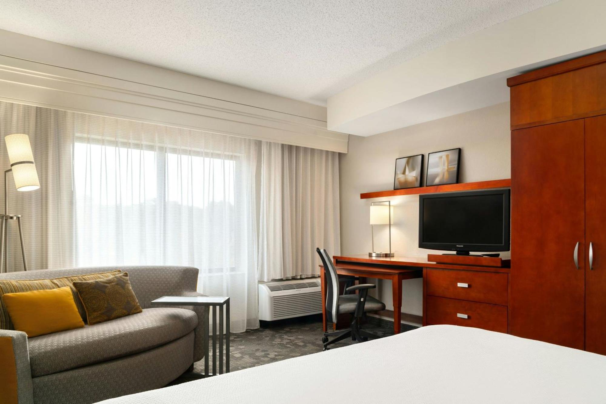 Hotel Courtyard By Marriott 3*
